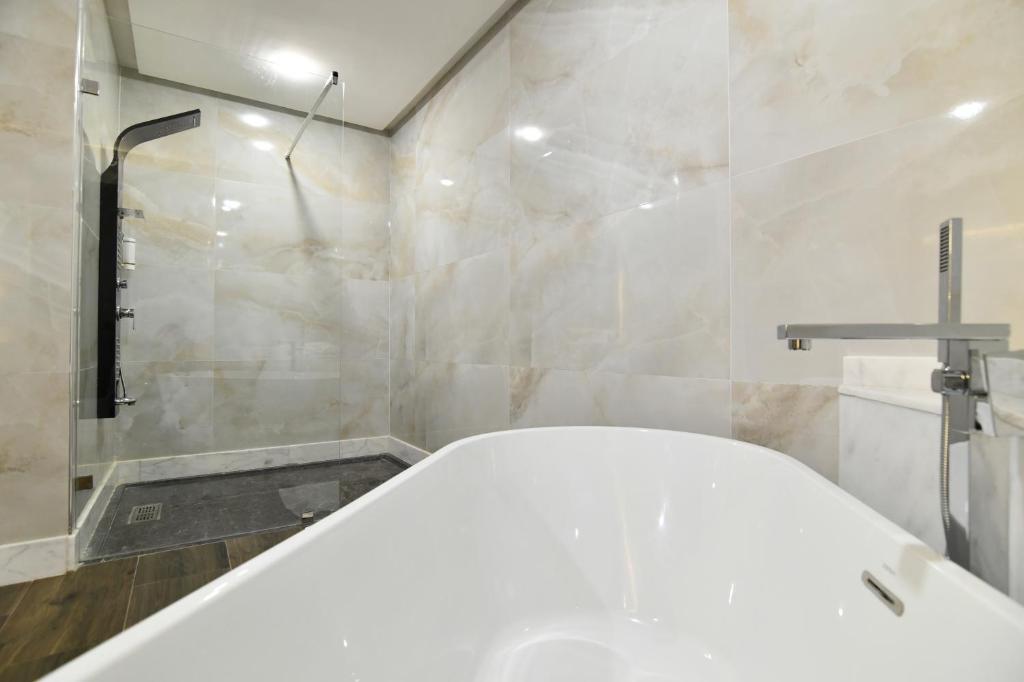 Koupelna v ubytování Luxury hotel