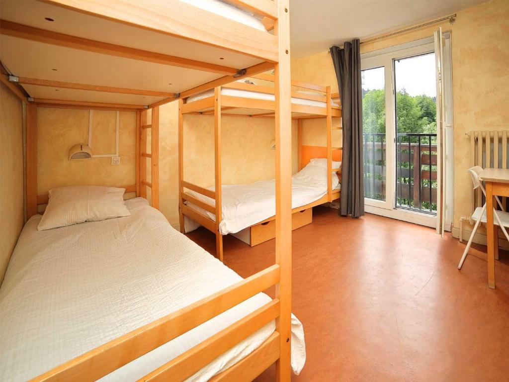 Postel nebo postele na pokoji v ubytování Auberge de Jeunesse HI Chamrousse