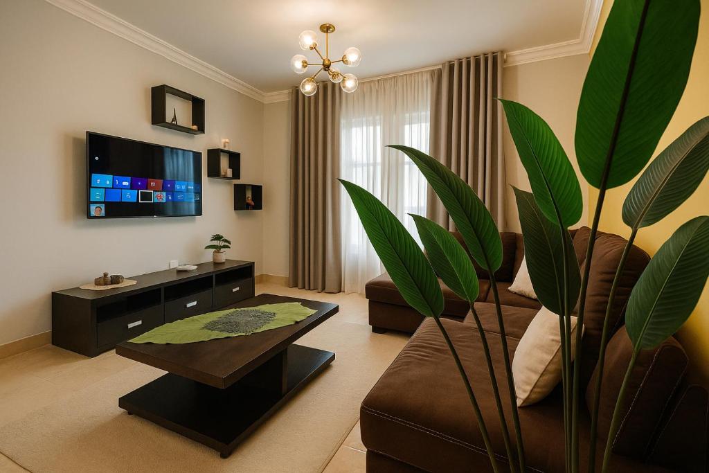 Μια τηλεόραση ή/και κέντρο ψυχαγωγίας στο Quiet and distinctive apartment with a wonderful v