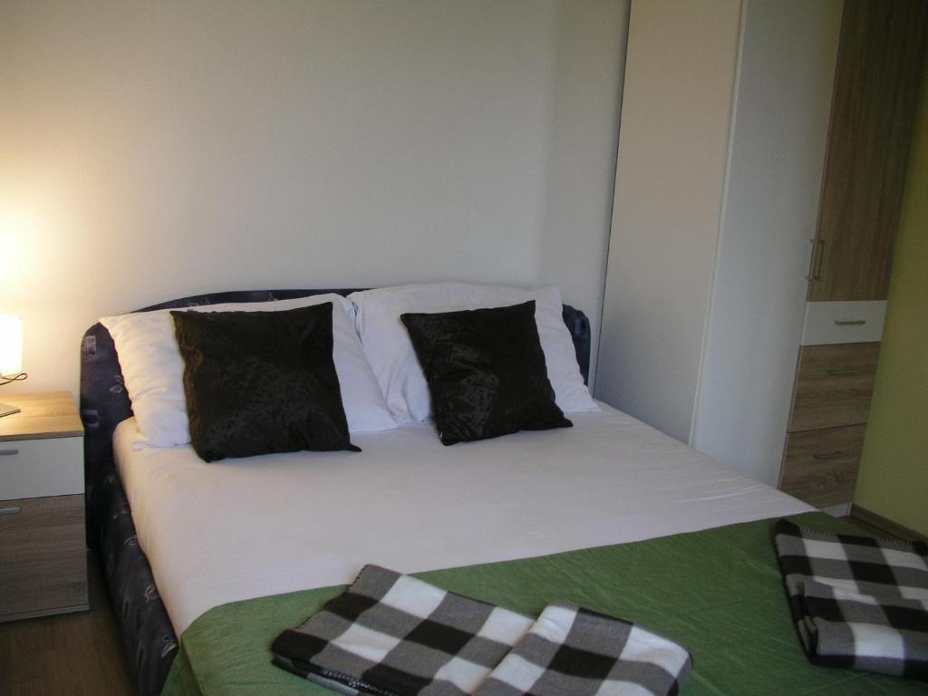 Aparthotel Pecic - One-Bedroom Apartment With Balcony With Sea View