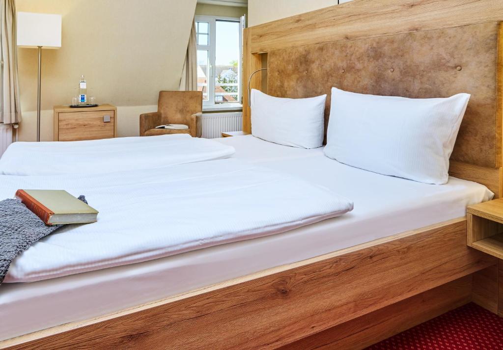 Strandhotel garni Kormoran - Doppelzimmer Mit Blick Ins Landesinnere