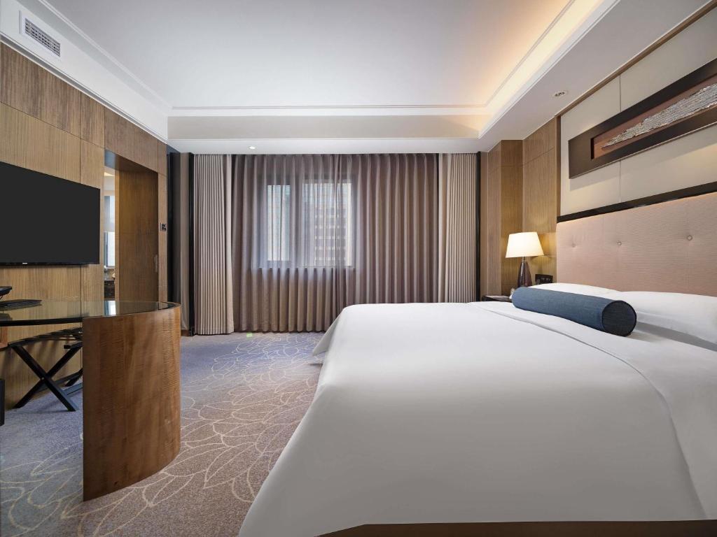 Postel nebo postele na pokoji v ubytování Pullman Shanghai Jingan