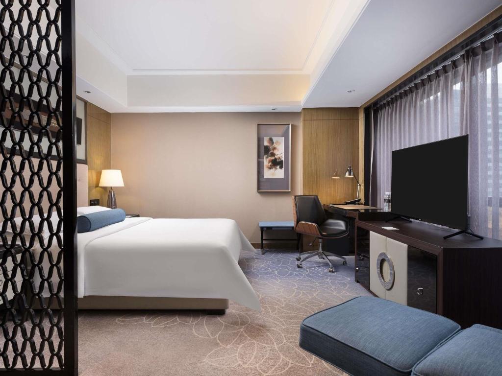 TV a/nebo společenská místnost v ubytování Pullman Shanghai Jingan