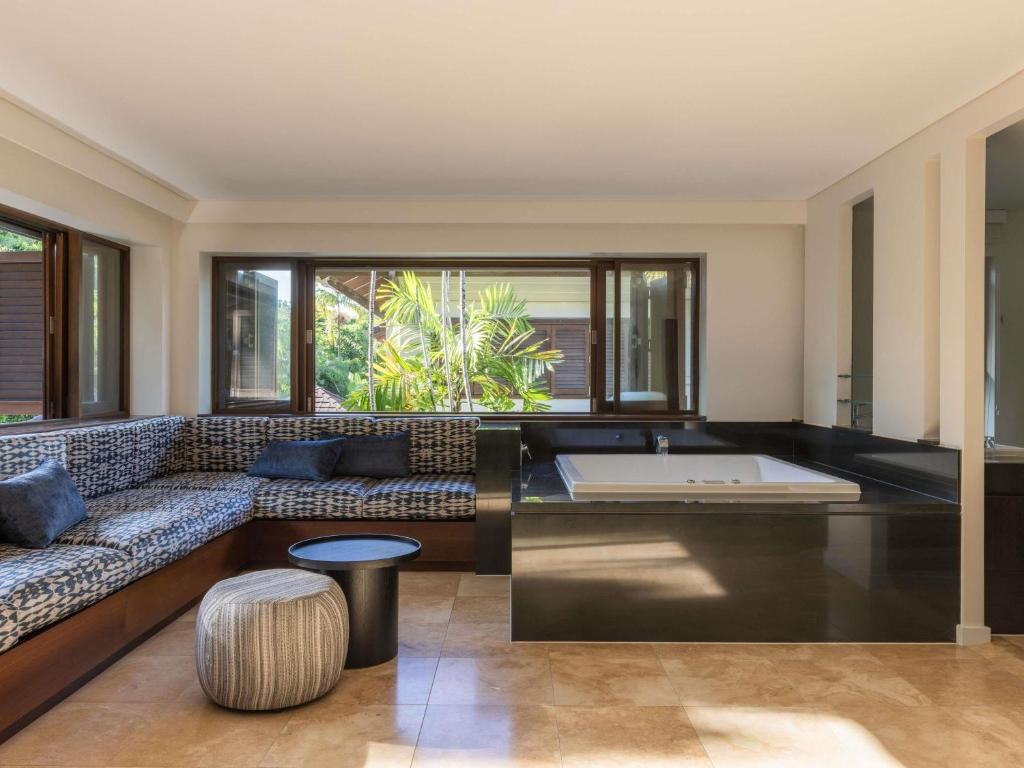 Posezení v ubytování Pullman Port Douglas Sea Temple Resort and Spa