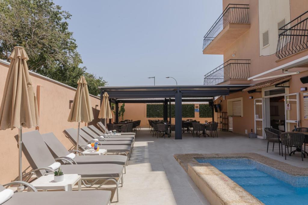 Bazén v ubytování Hotel Gabarda nebo v jeho okolí