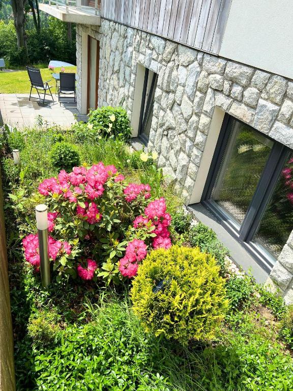 Vonkajšia záhrada v ubytovaní Apartamenty EverySky - Izerska 8