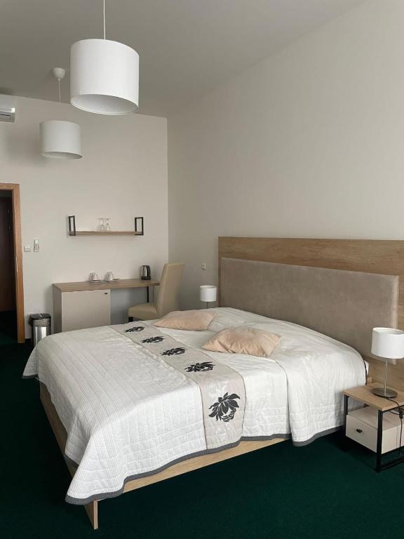 Postel nebo postele na pokoji v ubytování Sareza hotel