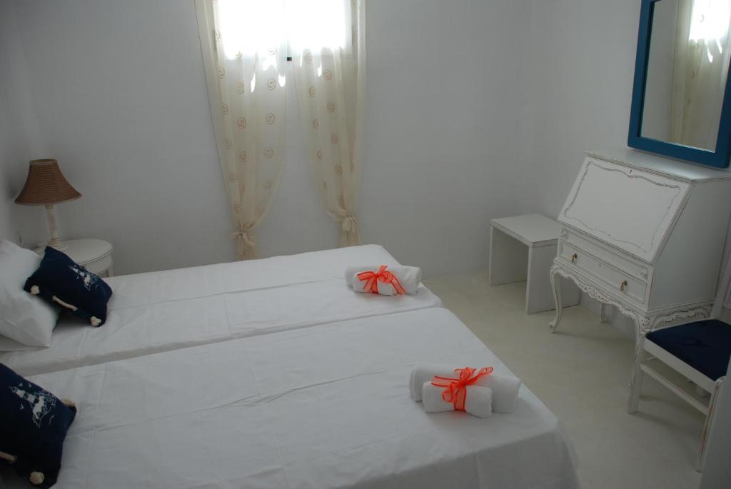 Postel nebo postele na pokoji v ubytování Villa Kampos Naousa-Marpisa
