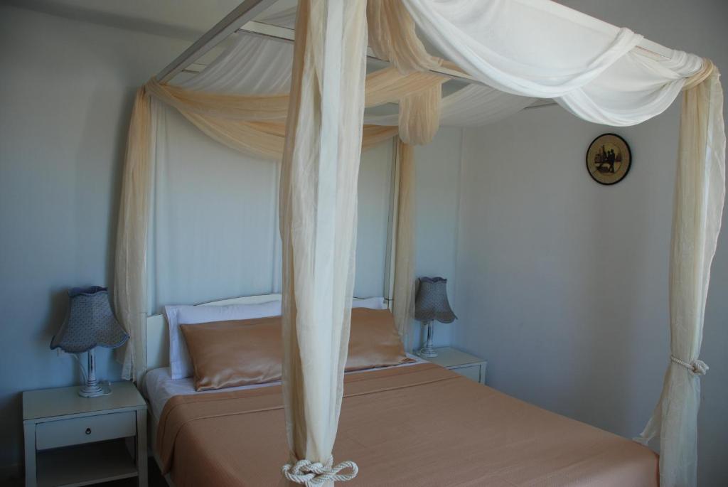 Postel nebo postele na pokoji v ubytování Villa Kampos Naousa-Marpisa