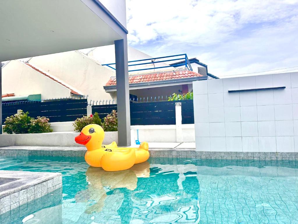 a yellow rubber duck sitting in a swimming pool at Sun Sky Pool Villa 5 Bed Group Friendly BBQ KTV in Pattaya South