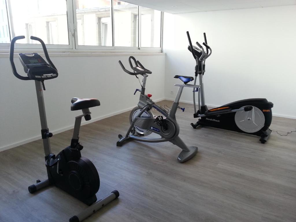 Fitness centrum a/nebo fitness zařízení v ubytování Kyriad Hotel Brest