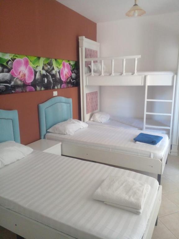 Postel nebo postele na pokoji v ubytování Ideal ApartHotel Saranda