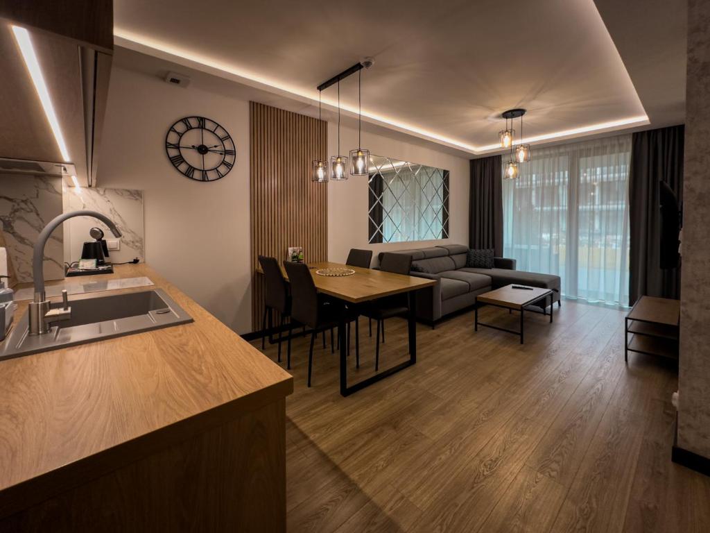 Kuchyň nebo kuchyňský kout v ubytování Bursztynowe Resort & SPA apartament 006