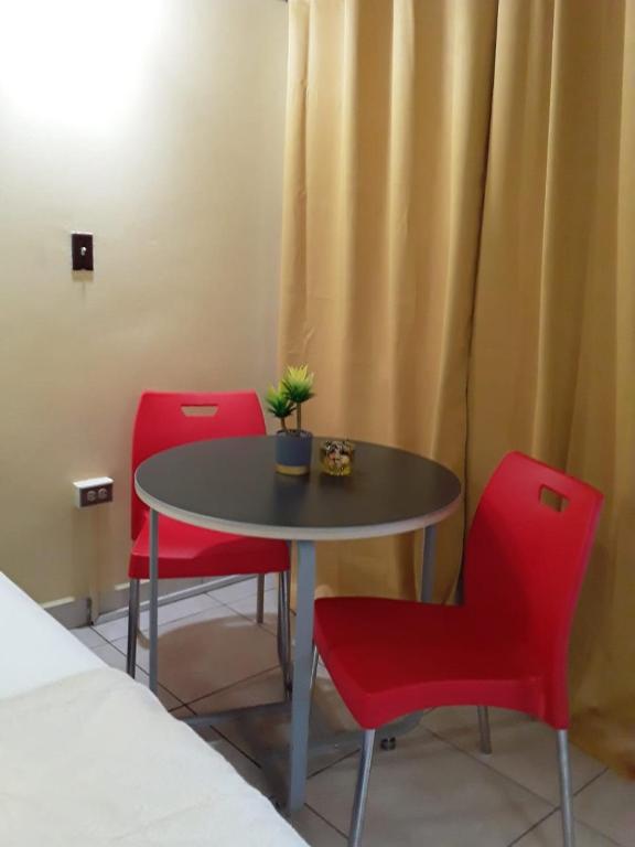 Voodi või voodid majutusasutuse Reste En Jaunte inside The Cattleya Hotel toas