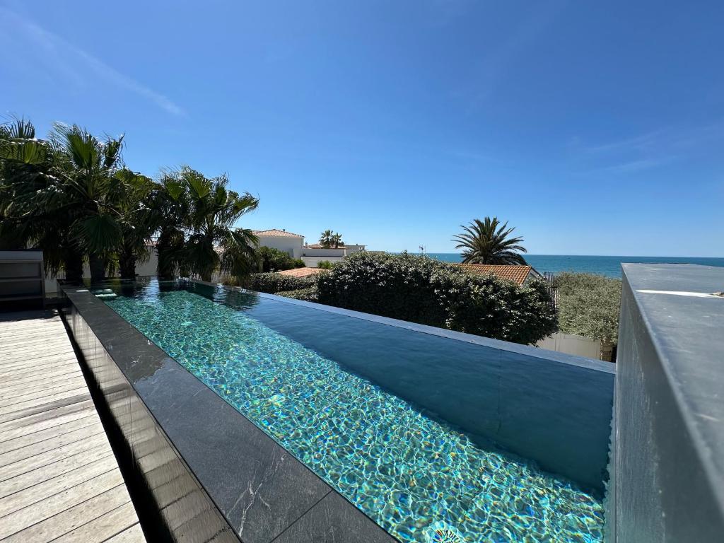 Πισίνα στο ή κοντά στο Villa Carrare
