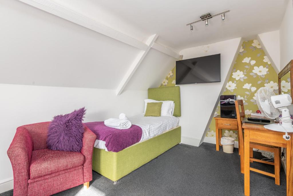 tiger inn - Family Room