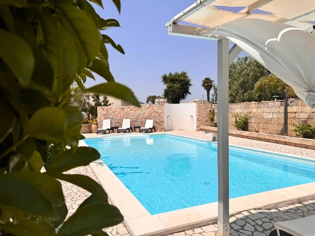 Bazén v ubytovaní Villa B&B Antiche Macine del Salento - nel cuore del Salento alebo v jeho blízkosti