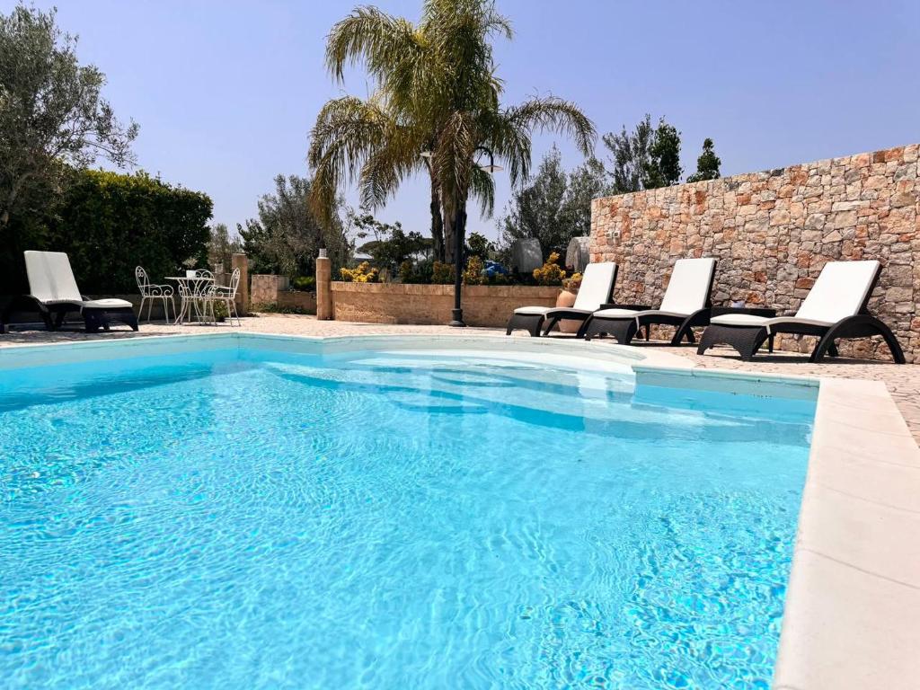 Bazén v ubytovaní Villa B&B Antiche Macine del Salento - nel cuore del Salento alebo v jeho blízkosti