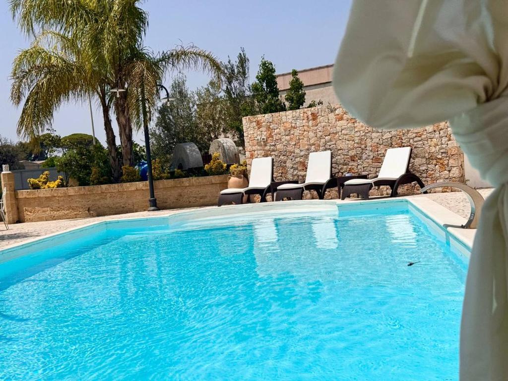 Bazén v ubytovaní Villa B&B Antiche Macine del Salento - nel cuore del Salento alebo v jeho blízkosti