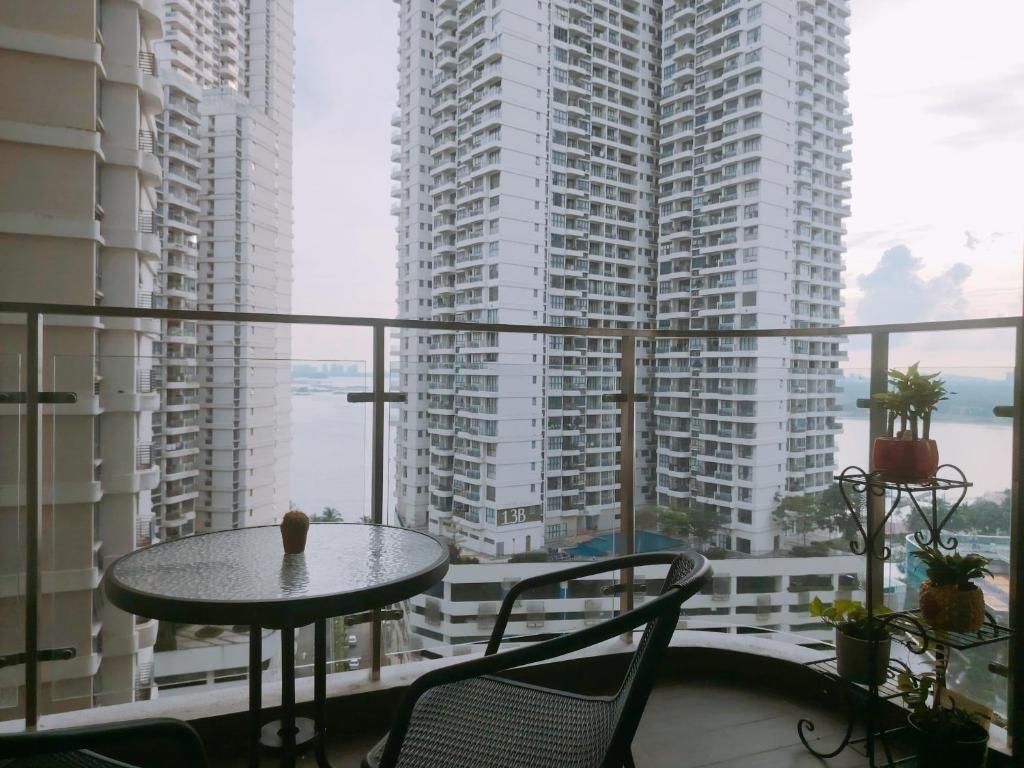 Balkón nebo terasa v ubytování Danga Bay Seaview Johor Bahru by One 9 Place
