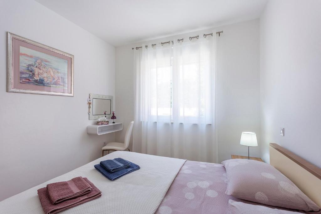 Posteľ alebo postele v izbe v ubytovaní Apartments Tonka near beach and sea