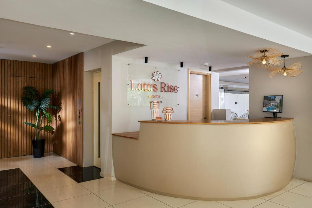 Vstupní hala nebo recepce v ubytování Lotus Rise Hotel - Adults Only