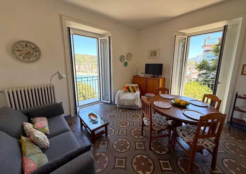 Panoramic Apartments in Villa in Center 