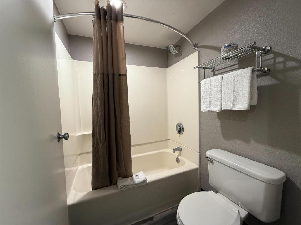 a bathroom with a toilet and a tub and a shower at Motel 6-Tacoma, WA - South in Tacoma