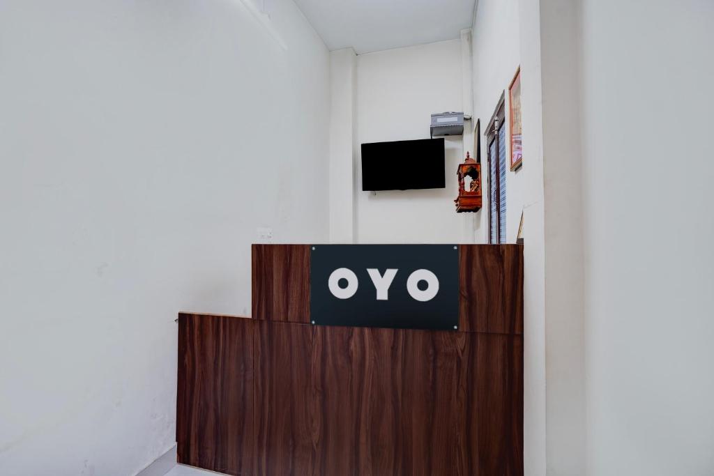 TV a/nebo společenská místnost v ubytování Hotel O Paradise Stays