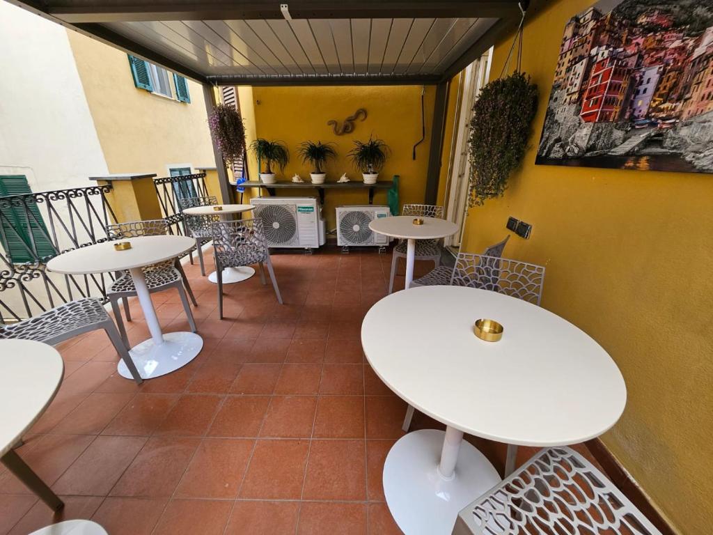 a room with tables and chairs in a restaurant at Frem lord in La Spezia