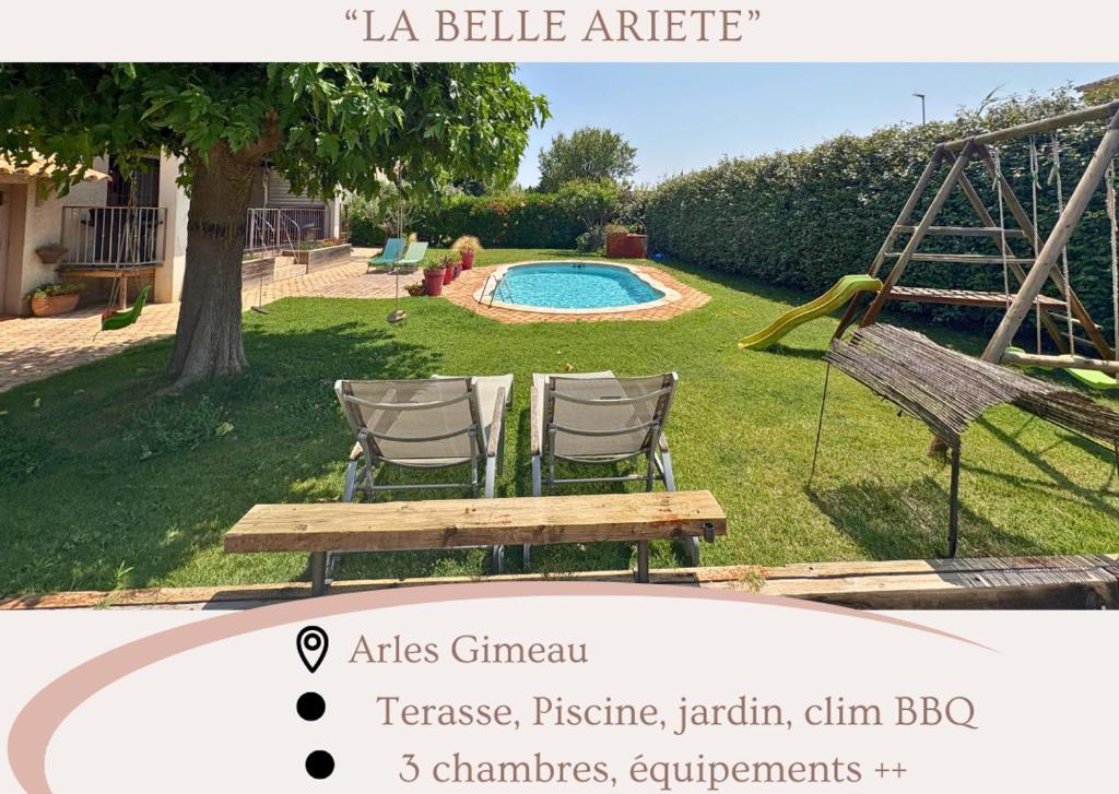 une photo d'un jardin avec une piscine et des chaises dans l'établissement La belle Ariete Arles Piscine, à Arles