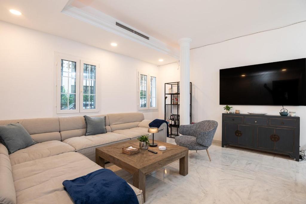 Azul on the New Golden Mile 1min walk from beach by Allstay