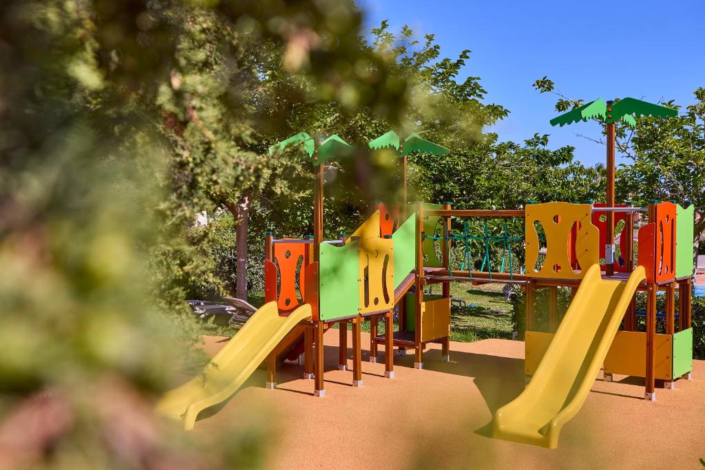 Parquinho infantil em Universal Hotel Romantica