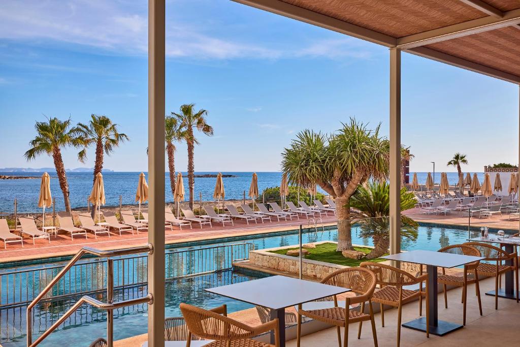 A piscina localizada em Universal Hotel Romantica ou nos arredores