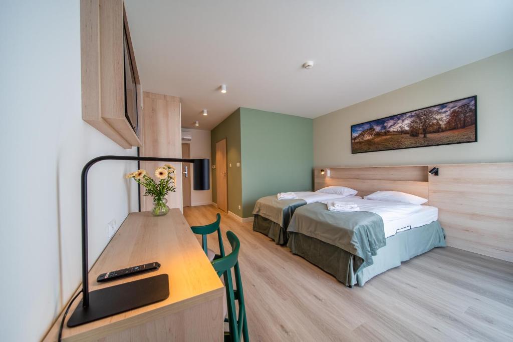 Postel nebo postele na pokoji v ubytování Osada Zborów Camp & Bed