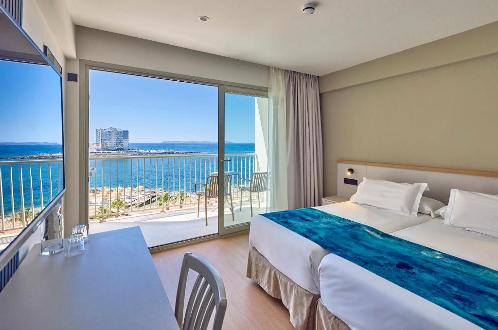 Cama ou camas em um quarto em Universal Hotel Romantica