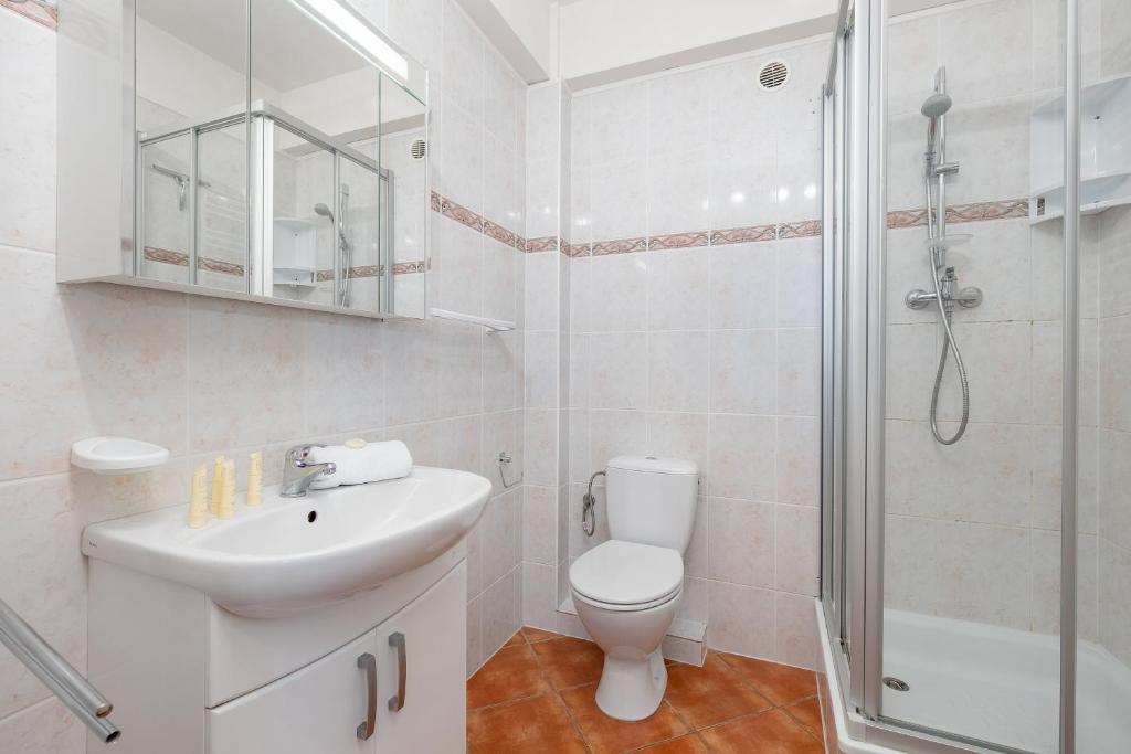 Kúpeľňa v ubytovaní Apartamenty Pod Wieżyczkami by Noclegi Renters