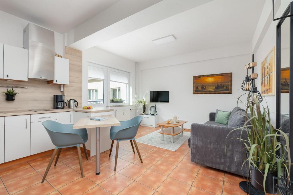 Kuchyňa alebo kuchynka v ubytovaní Apartamenty Pod Wieżyczkami by Noclegi Renters