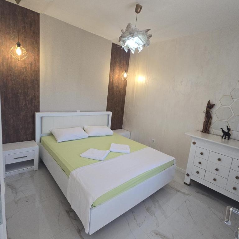 Postel nebo postele na pokoji v ubytování Apartmani Sunce