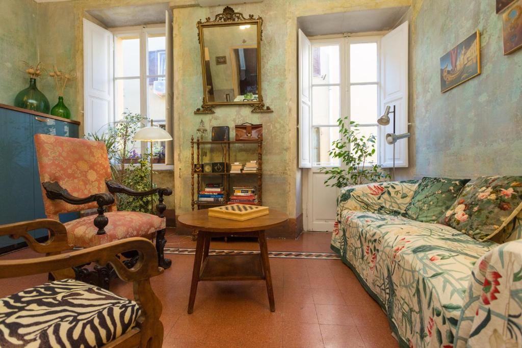 Domus Picta Roomy Apartment