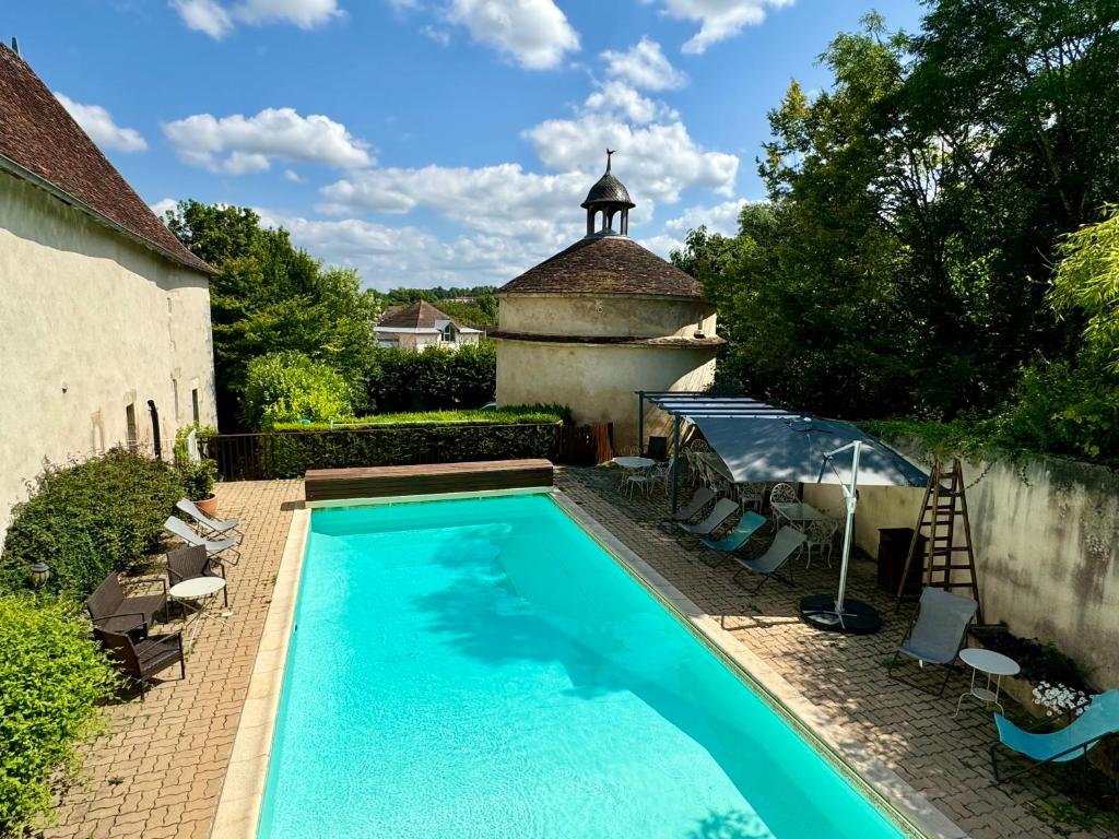 a swimming pool in the backyard of a house at Maison Borgnat domaine viticole in Escolives-Sainte-Camille