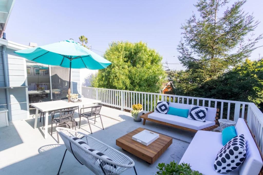 Balkón nebo terasa v ubytování The Lantern House, Walk to Harbor, Great Outdoors