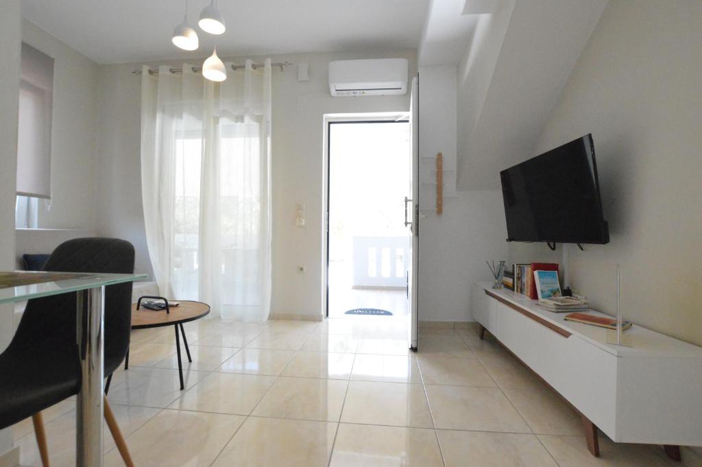 TV a/nebo společenská místnost v ubytování Harmony Apartments