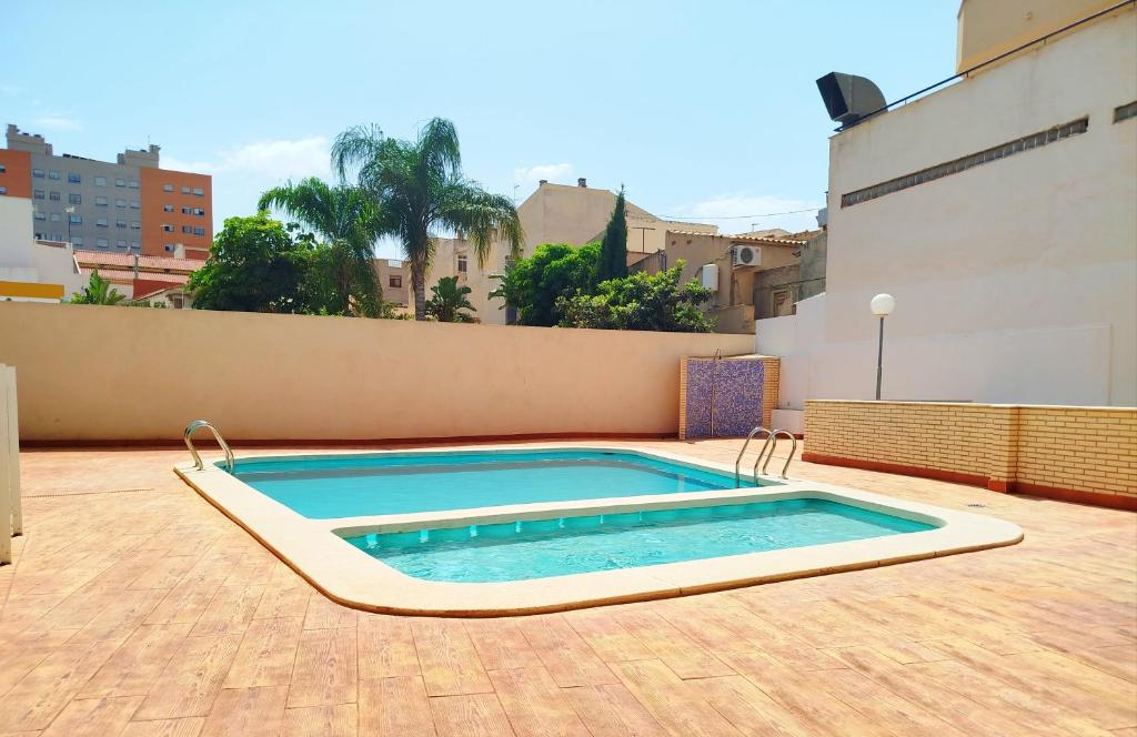 a swimming pool on the roof of a building at Terraza acogedora , Piscina , Parking, Aire Acondicionado, in El Campello