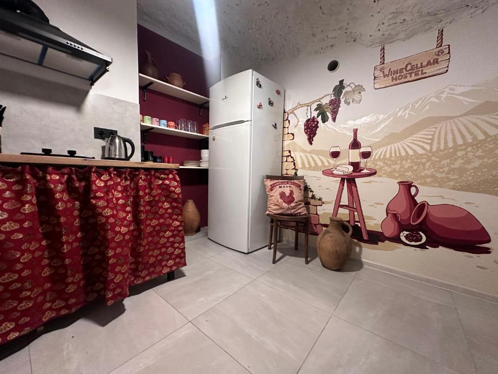 Kuchyň nebo kuchyňský kout v ubytování Wine Cellar Hostel