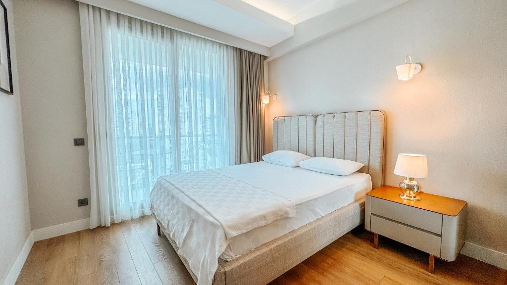 Postel nebo postele na pokoji v ubytování Sirius Town by AntalyaSuites