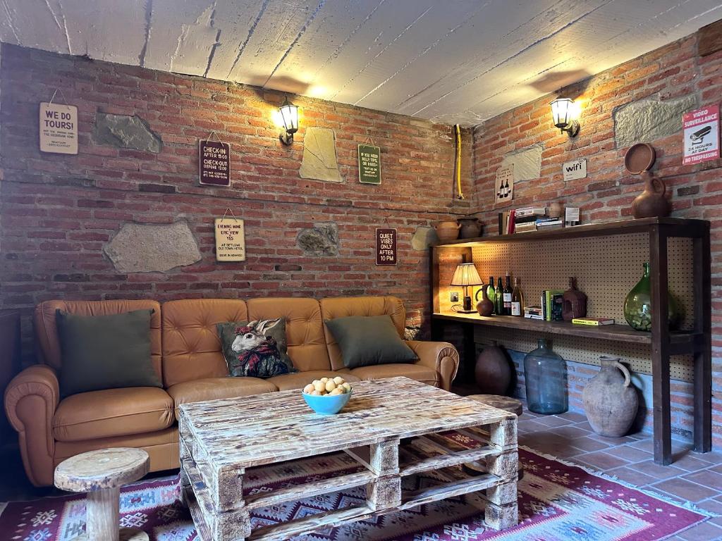 Posezení v ubytování Wine Cellar Hostel