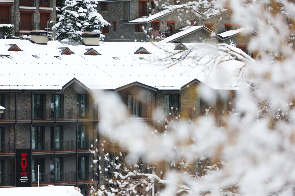KY Mountain Hostel Arinsal v zimě