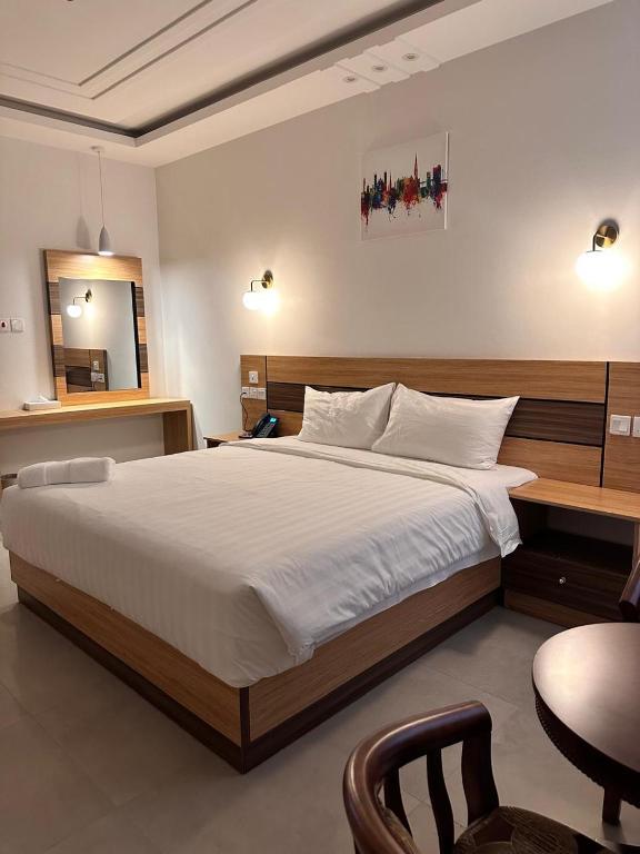 Postel nebo postele na pokoji v ubytování 4 Guys Hotel