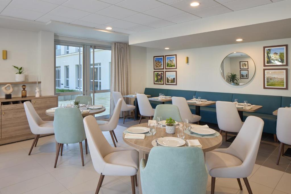 Coin salon dans l'établissement Zenitude Hôtel-Résidences Saumur